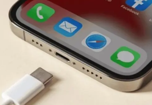 藤县苹果15维修分享iPhone15改USB-C接口后能和安卓用户互借充电器吗 